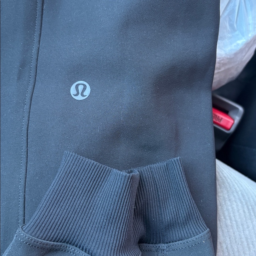 Lululemon Black joggers size 8 - Picture 4 of 4
